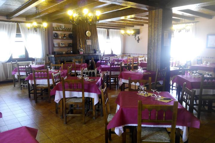 Dining 7 of 14