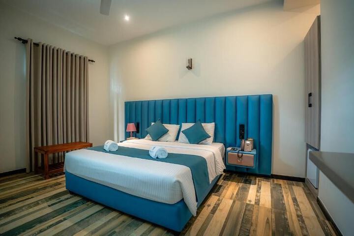 Room 2 of 18