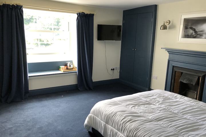 Room 5 of 10