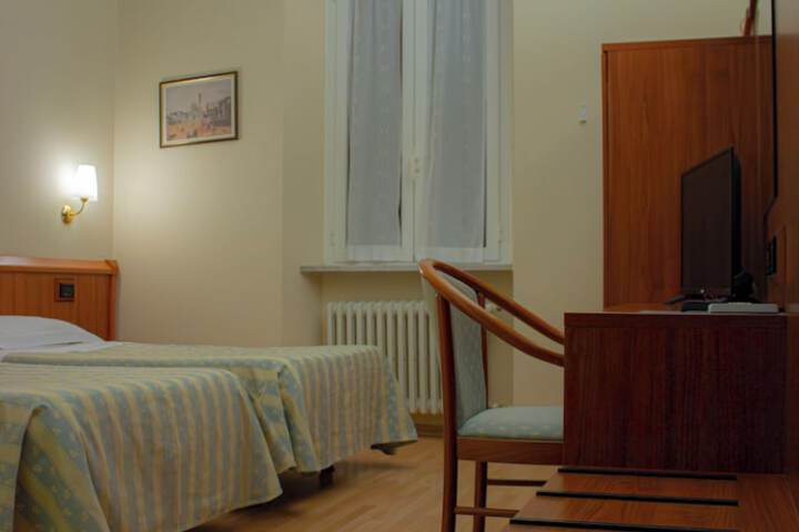 Room 21 of 36
