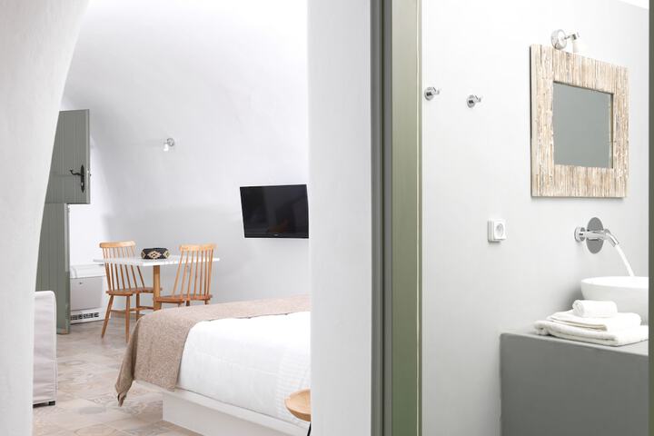 Room 16 of 104