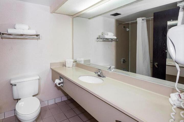 Basic Double Room (2 of 6)