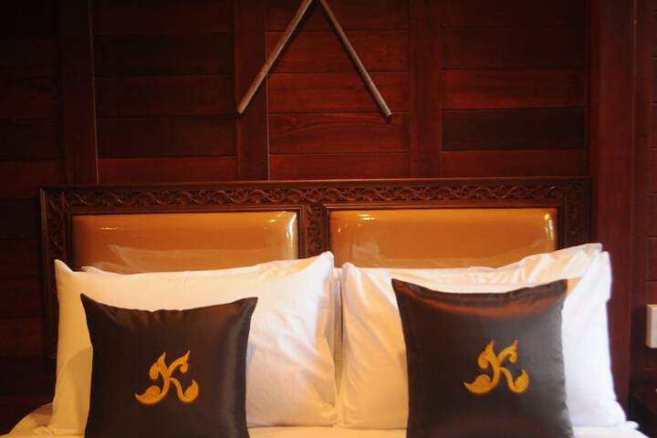 Room 3 of 37