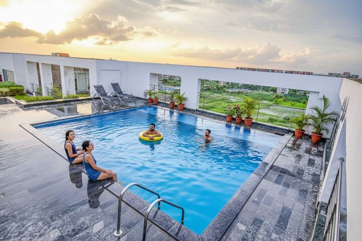 FabHotel Xen Suites