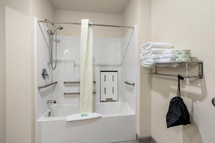 Studio Accessible King Size Bed (4 of 20)