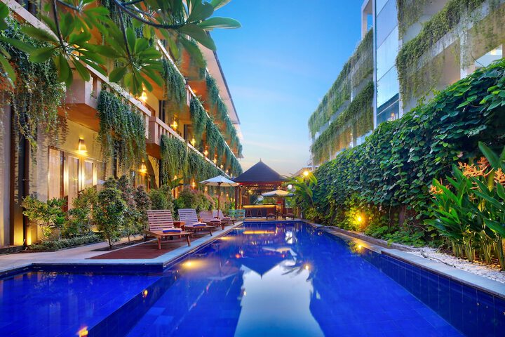 Pool Hotel