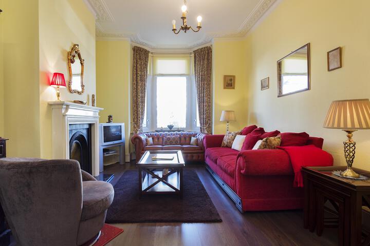 Veeve 3 Bed Family Home on Torbay Road Queens Park