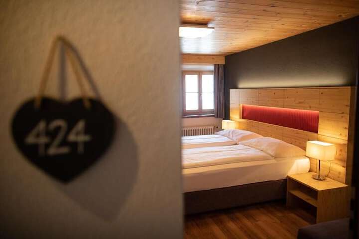 Room 12 of 36