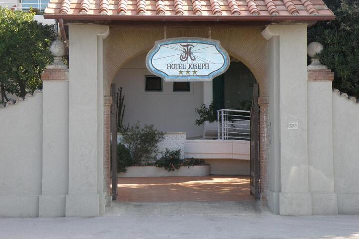 Hotel Entry