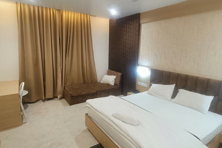 Room 7 of 19