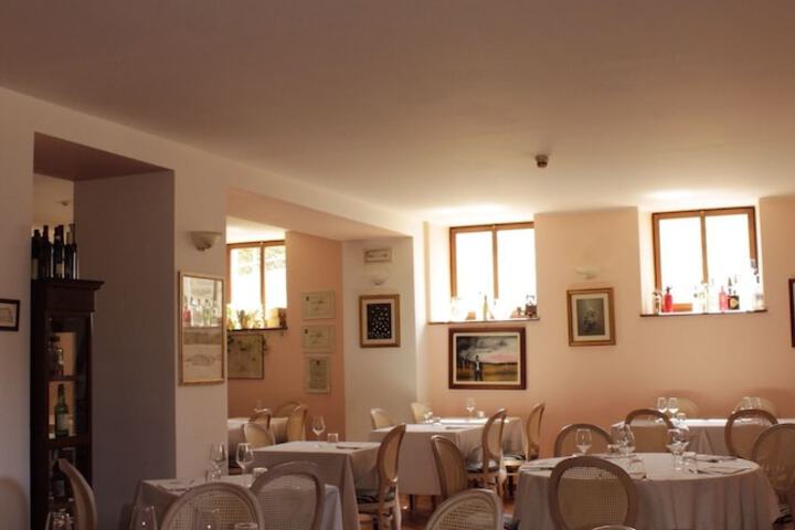 Dining 3 of 9