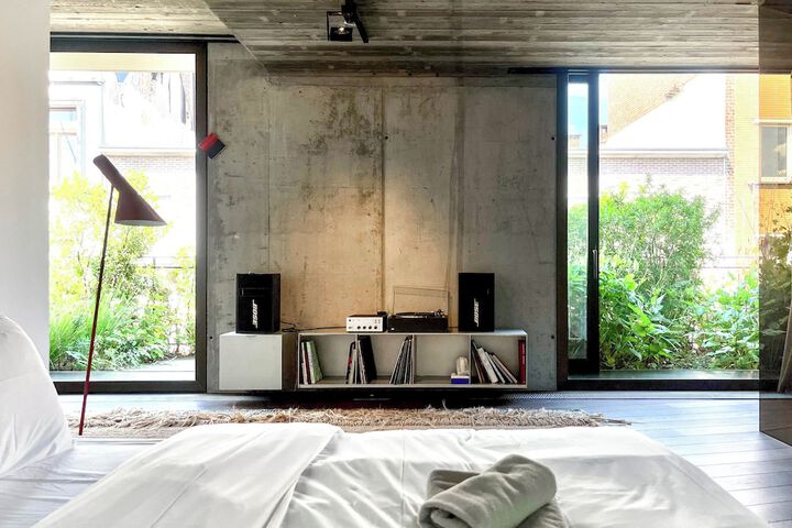 Room 9 of 37