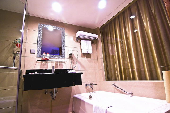 Room 9 of 40