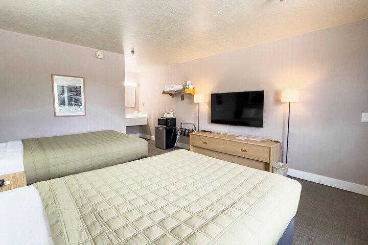 Room 9 of 18
