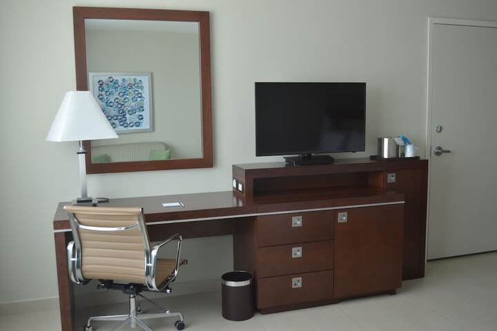 Room 13 of 83