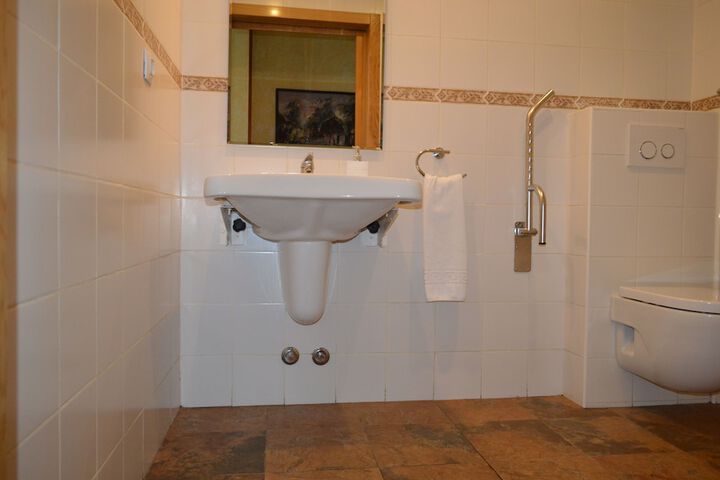 Room 13 of 35