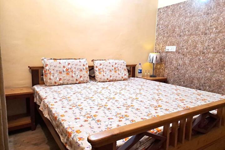 Room 9 of 25