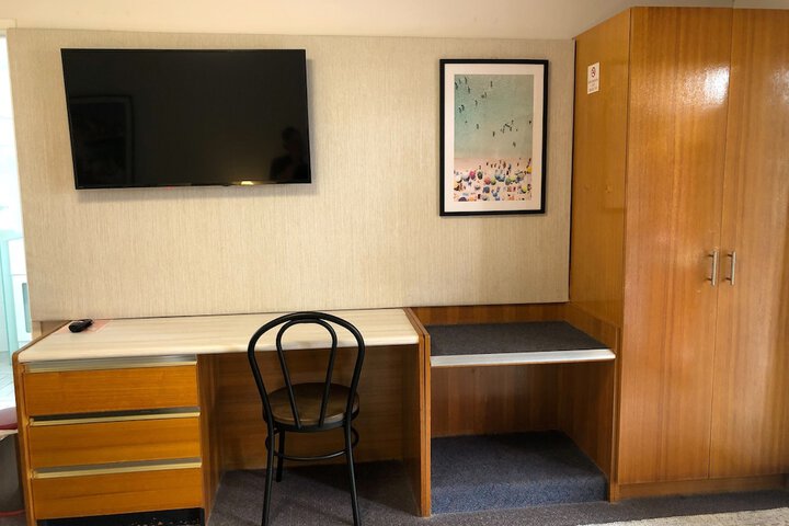 Room 9 of 37