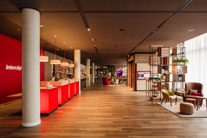 Entrance & Lobby