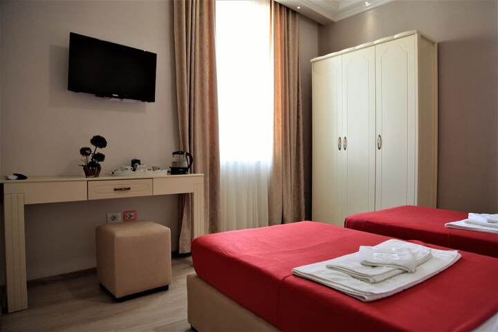 Room 5 of 87