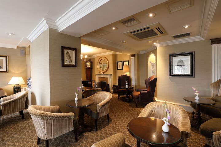 Lounge 60 of 83