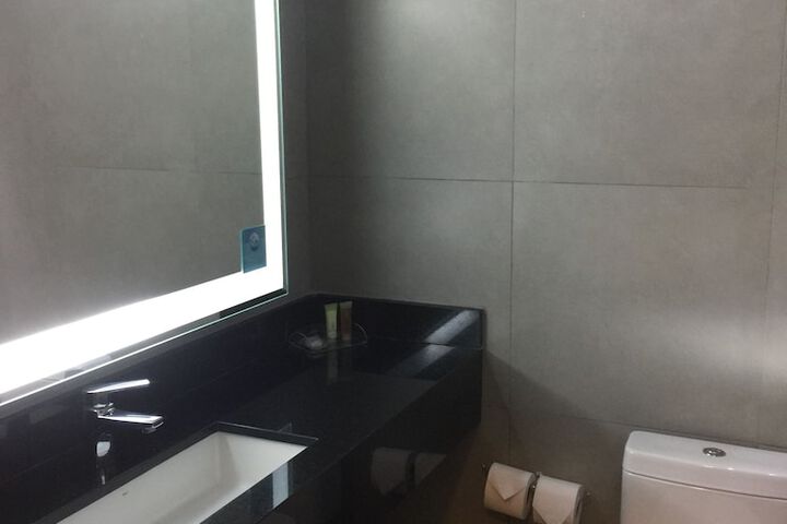 Room 21 of 37