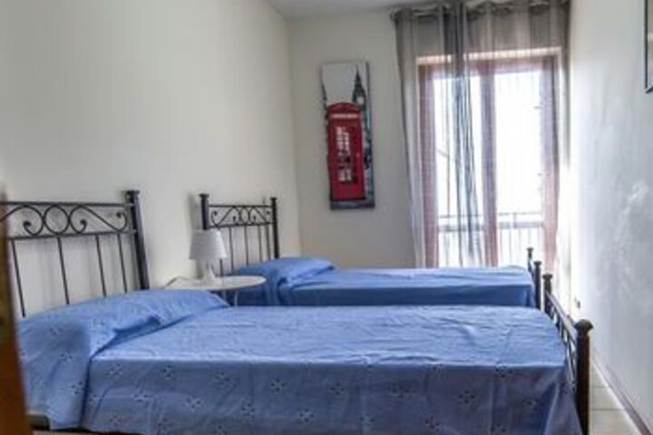 Room 5 of 20