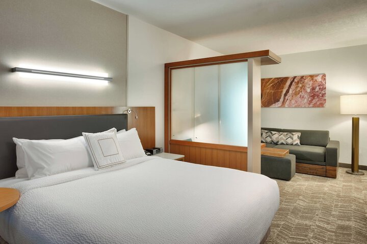 Room 10 of 30