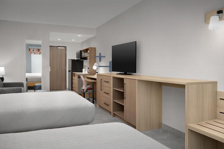Room 6 of 44