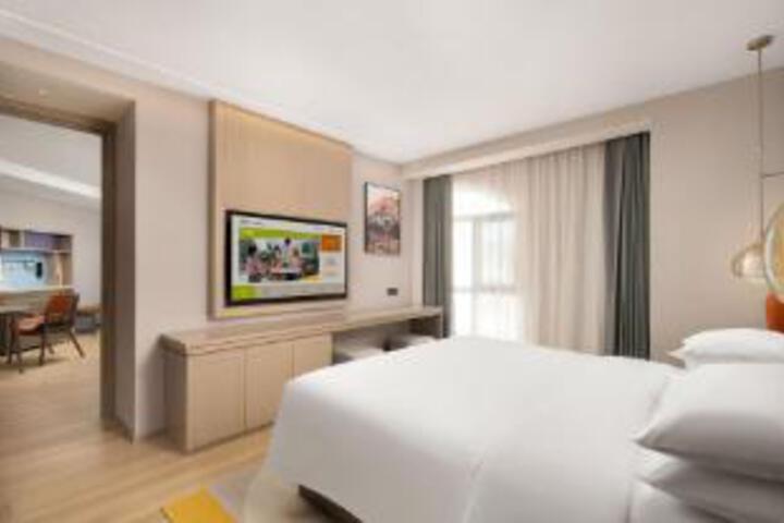 Room 10 of 11