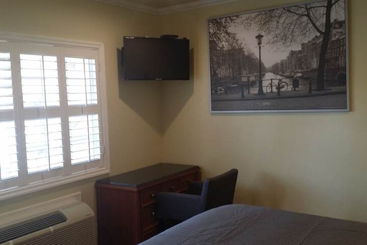 Room 2 of 13