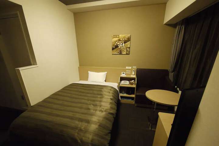 Room 5 of 38