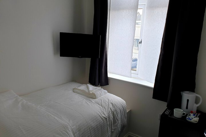 Room 16 of 39