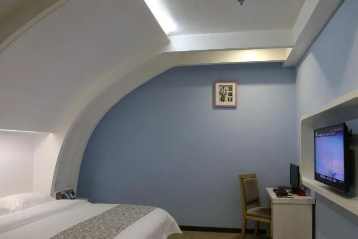 Room 3 of 16