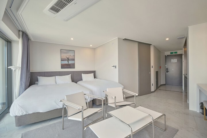 Room 9 of 29
