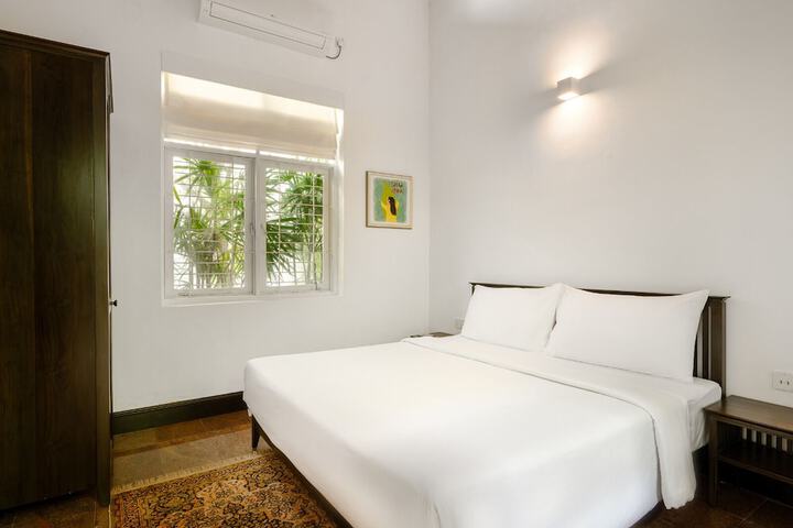 Room 8 of 20