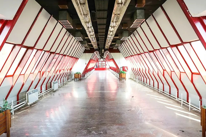 Room 7 of 12