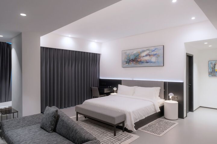 Room 18 of 100