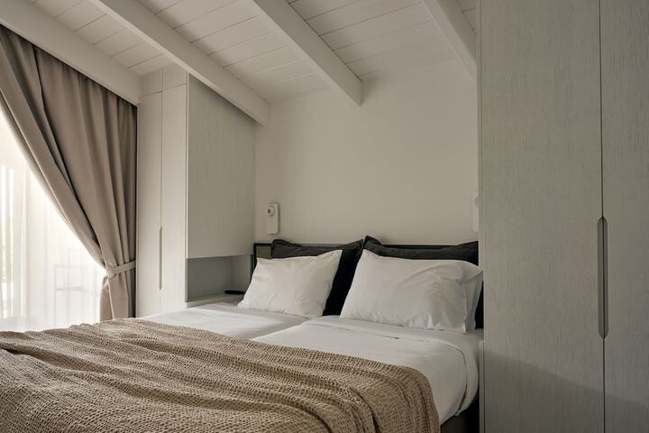 Room 18 of 183