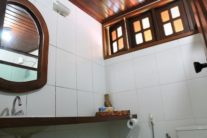 Room 10 of 18