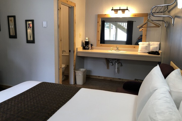 Room 22 of 108