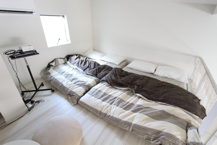 Room 9 of 143
