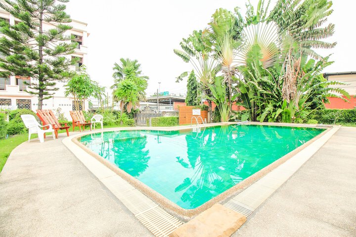 Hotel with Pool
