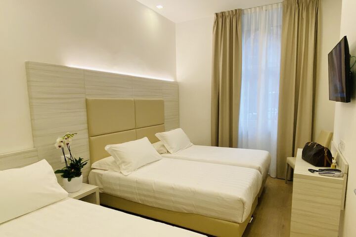 Room 13 of 30