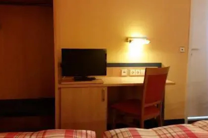 Room 3 of 7