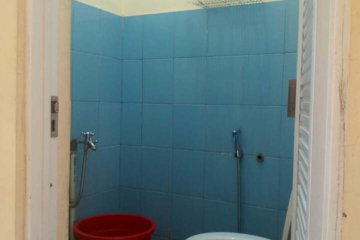 Room 5 of 17