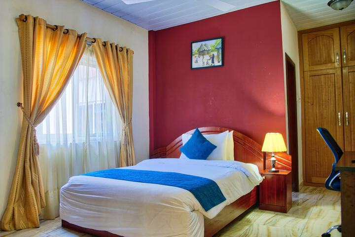 Room 5 of 25