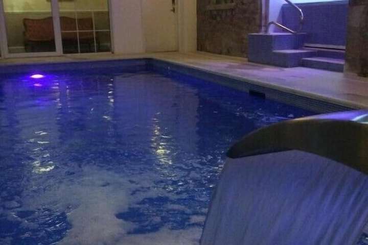 Pool 10 of 37