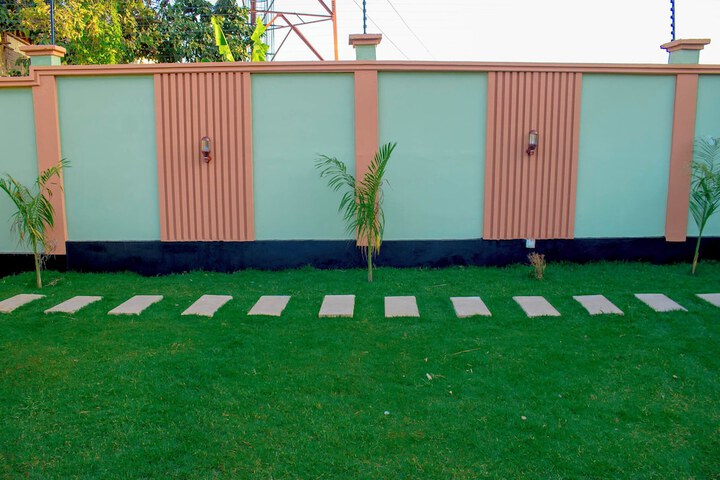 Hotel Exterior 53 of 55