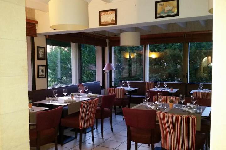 Dining 40 of 62